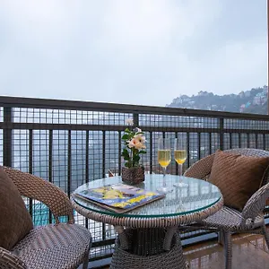 apt-cliffton-valley-2bhk-cliff-vista-by-alaya-stays.shimlahotels.net/